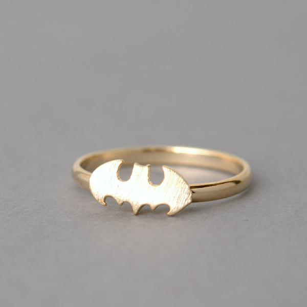 Gold Bat Ring on Luulla